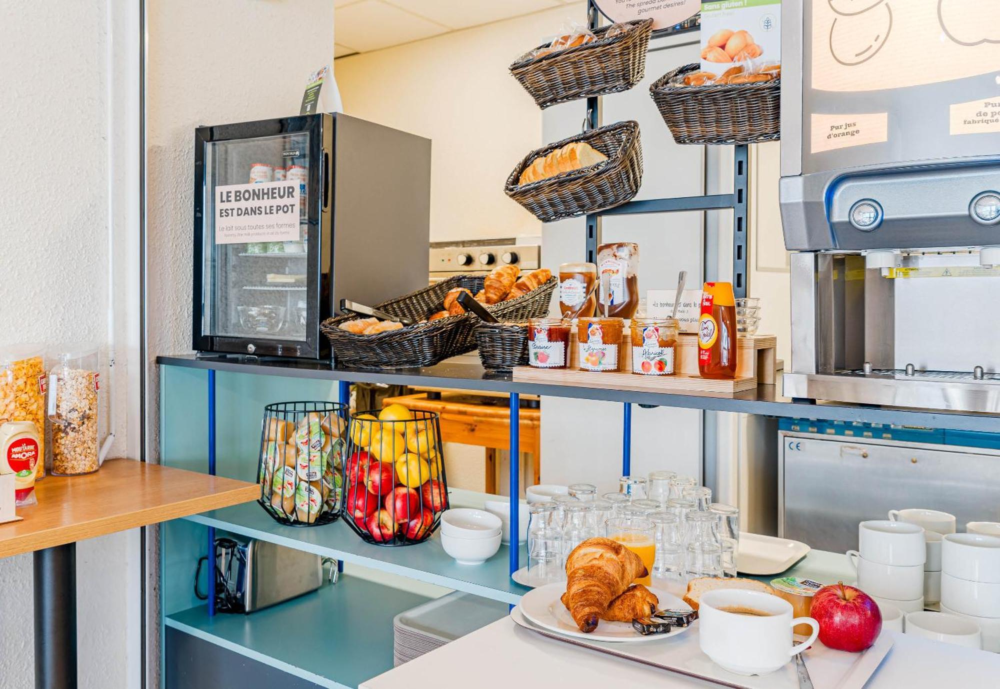 B&B Hotel Châtellerault Екстериор снимка