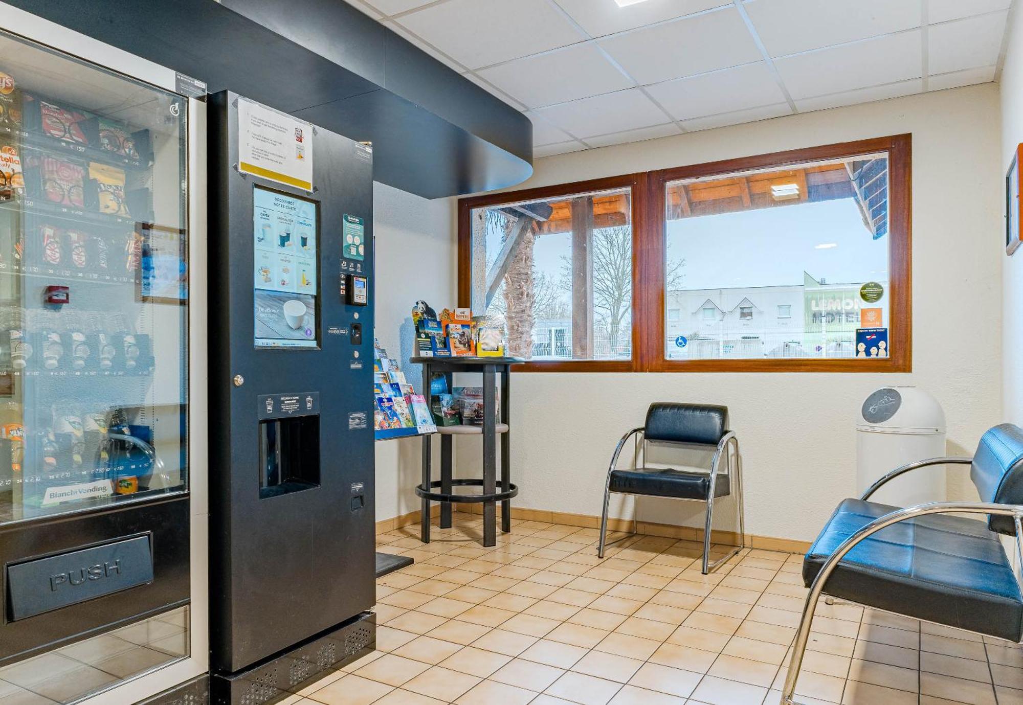 B&B Hotel Châtellerault Екстериор снимка