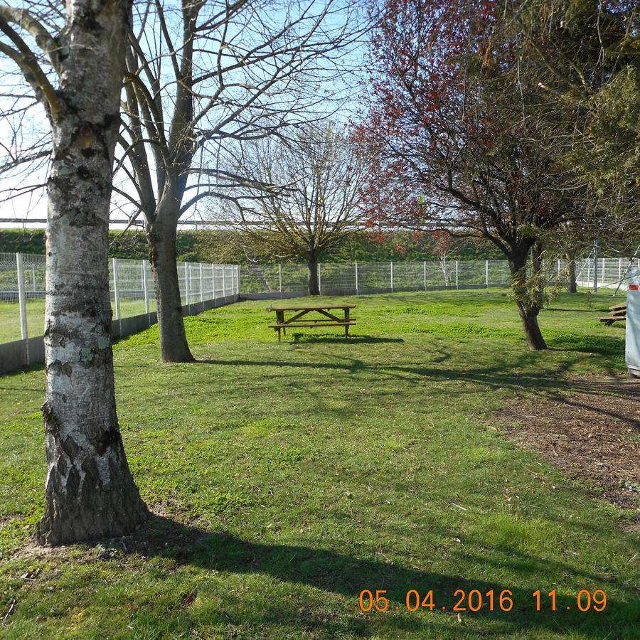 B&B Hotel Châtellerault Екстериор снимка