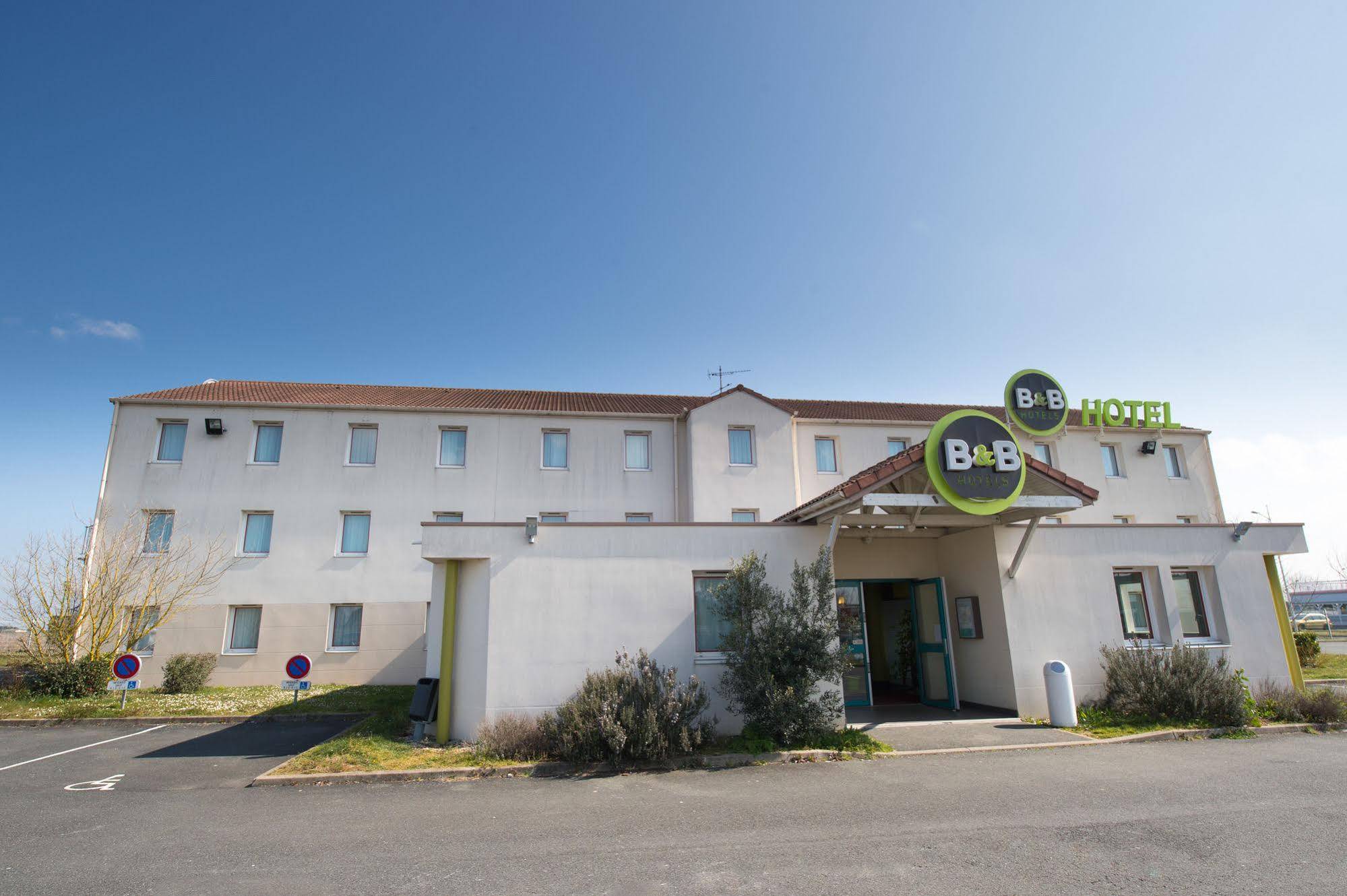 B&B Hotel Châtellerault Екстериор снимка